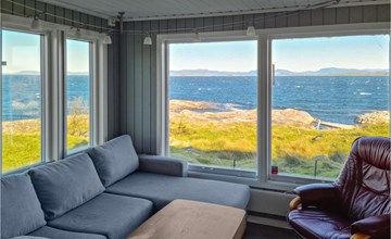 Amazing home in Rennesøy with house sea view 3