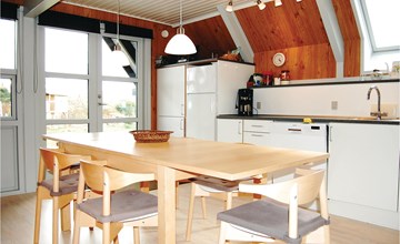 Lovely home in Humble with WiFi 2