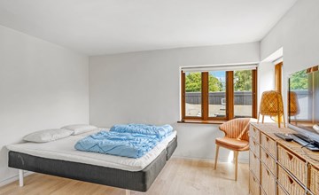 "Henkil" - 175m from the sea 2