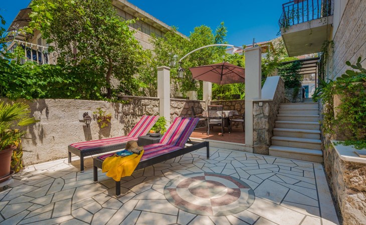 Ivona mit Terrasse und Außendusche 1