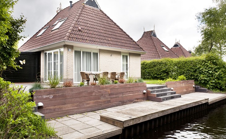 Luxury 8-person holiday home in Eernewoude with Private Jetty 1