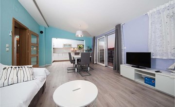 Nice apartment in Makarska with house sea view 3