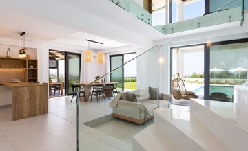 Elegante Villa mit beheiztem Pool und fantastischer Aussicht 2