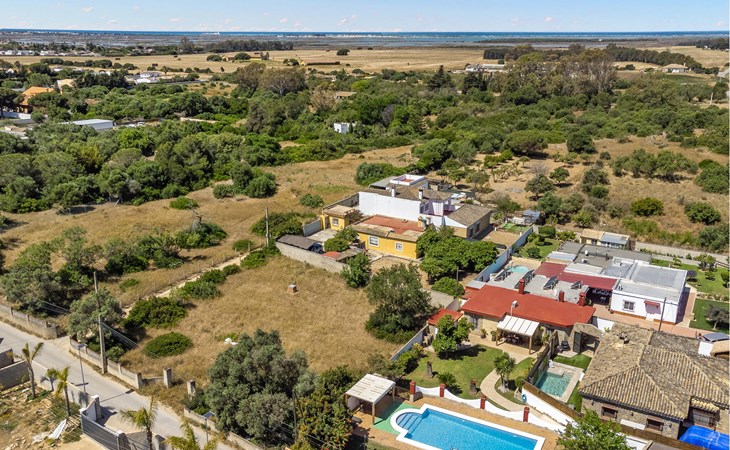 Nice home in Chiclana de la Fronter 1