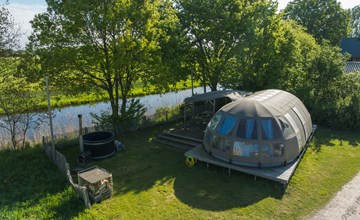 Riverdome with private bathroom and hot tub | 4 pers. 3