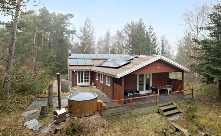5 bedroom nice home in Hadsund 1