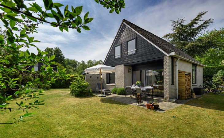 Zeeduin 13 detached holiday home with large private garden 1