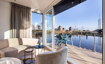 Houseboat Lemmer met Buitenkeuken & Dakterras | 4 personen 2