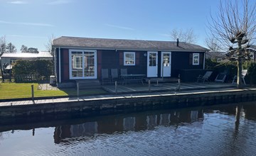 6 persons terrace on the water 2