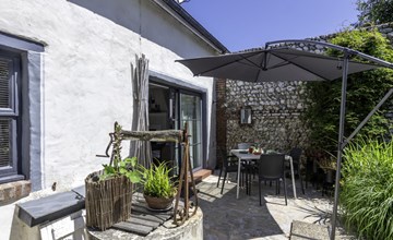 Between sea and garden (PPT401) 2