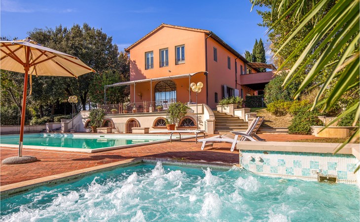 Schönes Haus mit 8 Schlafzimmern in. 1