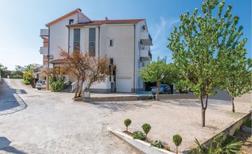 Nice apartment in Podstrana with house sea view 2