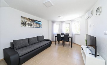 Stunning apartment in Kastel Luksic 2