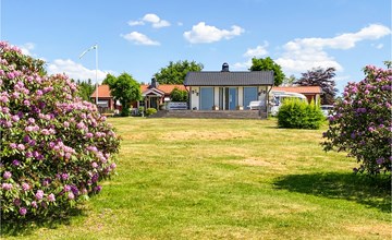 Cozy home in Sexdrega with lake view 2