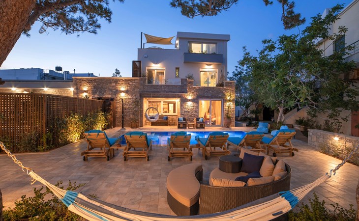 Luxuriöses Ferienhaus mit heizbarem Infinitypool 1