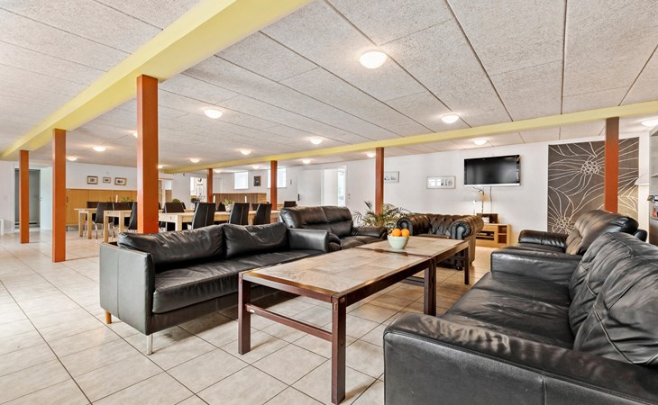 11 bedroom pet friendly home in Rønde 1