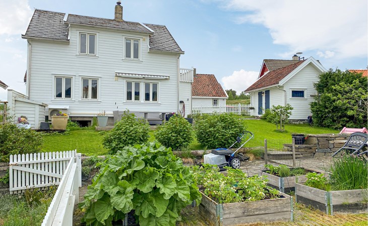 Cozy home in Jelsa with house sea view 1