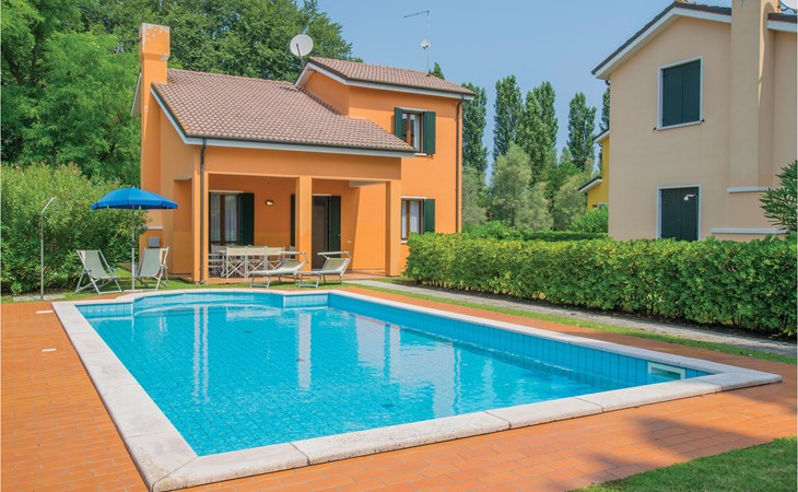 3 bedroom awesome home in Albarella RO 1