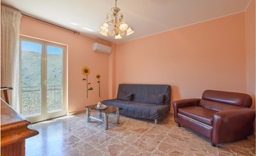 2 bedroom beautiful home in Sinagra 2