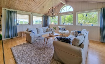 Beautiful home in Henån with kitchen 3