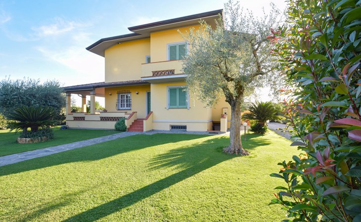 Beautiful home in Capezzano Pianore 1