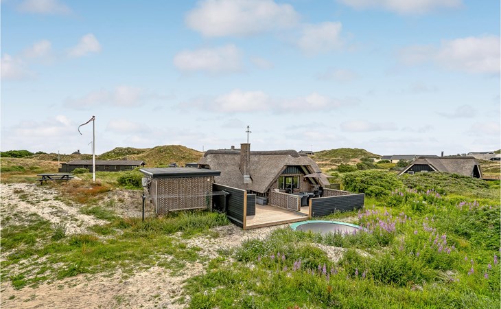 Lovely home in Hvide Sande with WiFi 1