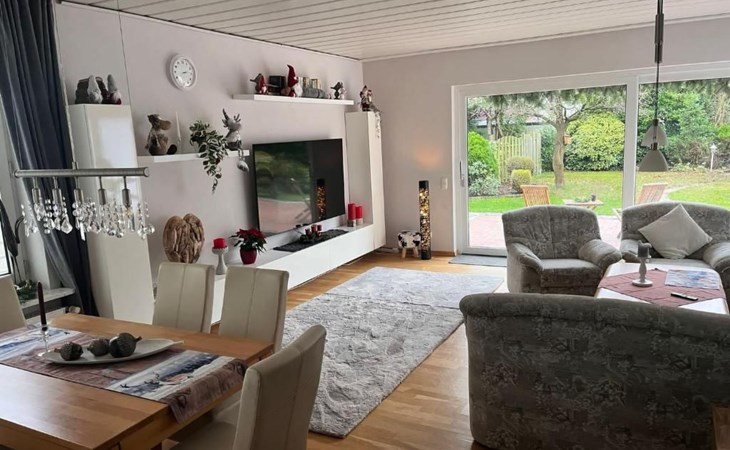 Private Ferienwohnung in Nordenham mit großem Garten 1