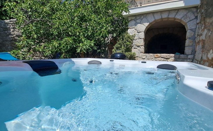 Geräumige Villa mit drei Schlafzimmern und einem ruhigen Garten 1