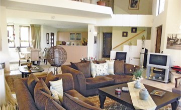 Awesome home in Kamena Vourla 2