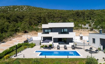 Villa Bura mit Pool und tollem Ausblick 2