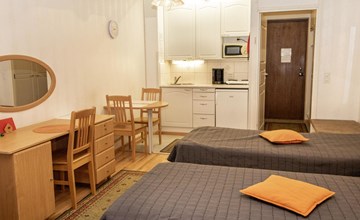 Kylpylä-hotelli, huone 145 2