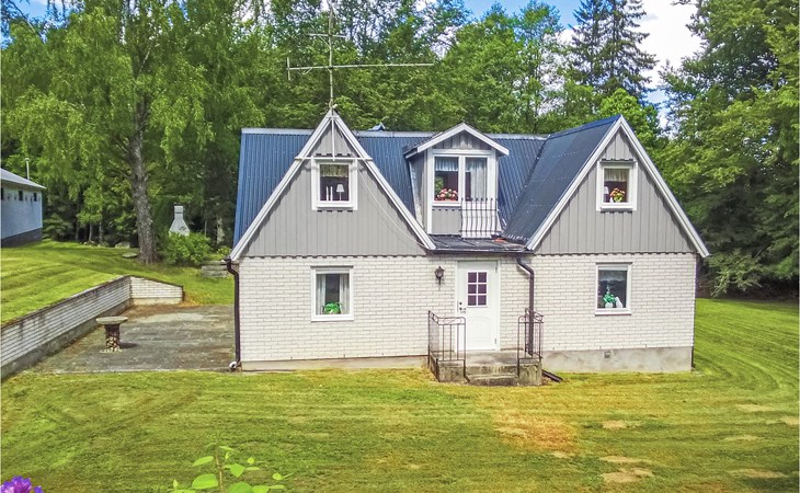 Beautiful home in Hästveda with kitchen 1