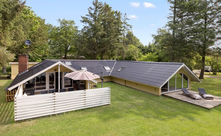 Lovely home in Aakirkeby with kitchen 1