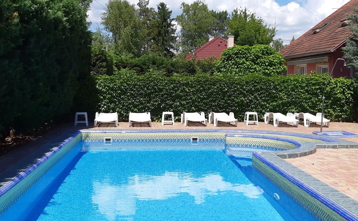 mit gemeinschaftlichem Pool 1