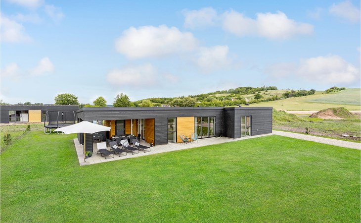 Gorgeous home in Løgstrup with kitchen 1
