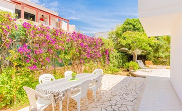 Villa 'Irene' mit Garten, Terrasse und Grill 2