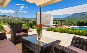 in Dugopolje mit Beheiztem Pool 2