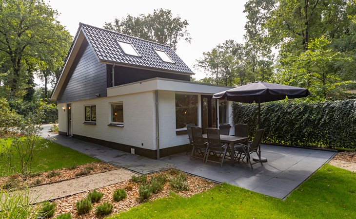 Bos Bungalow with Wellness 1
