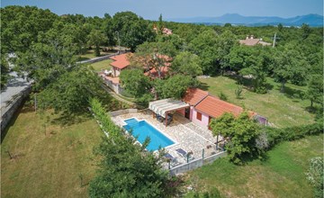 Beautiful home in Breg 3