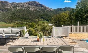 3 bedroom stunning home in Vikebygd 2