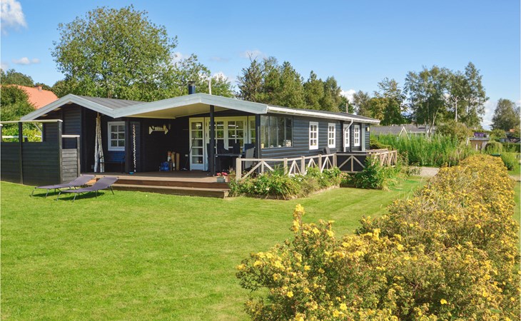 Beautiful home in Hejls with kitchen 1