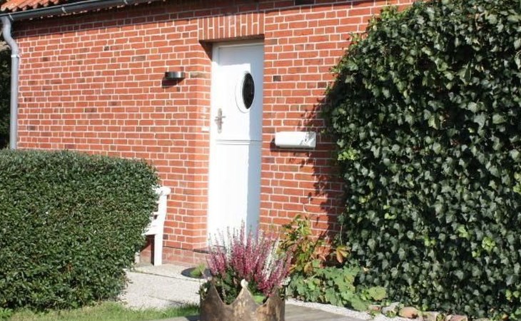 mit Garten und Parkplatz 1