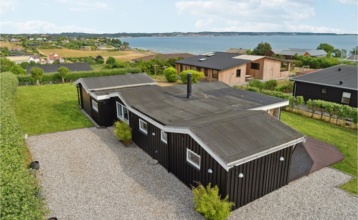 Beautiful home in Ebeltoft with kitchen 1