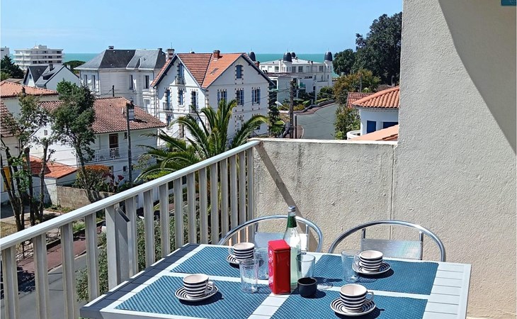 Pet friendly apartment in Royan with house sea view 1