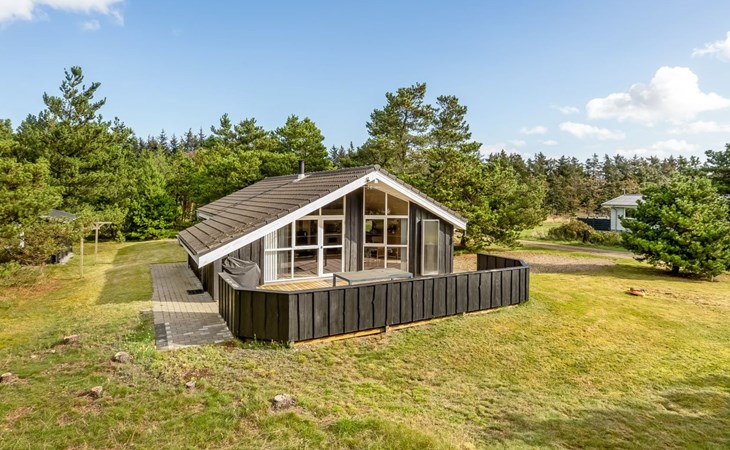 "Skrollan" - 200m to the fjord 1