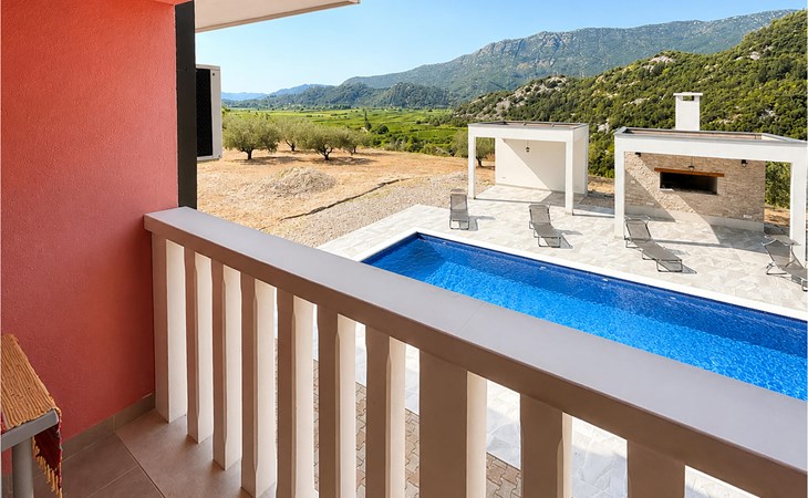 6 bedroom pet friendly apartment in Vrgorac 1