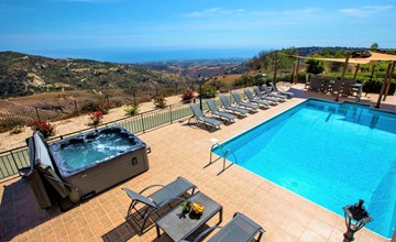 Villa mit Blick auf die Berge und Whirlpool 2