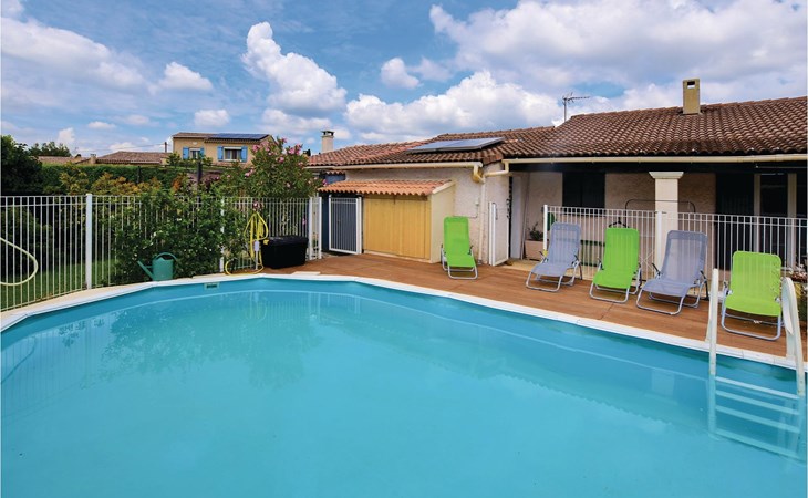 Nice home in Aubignan 1