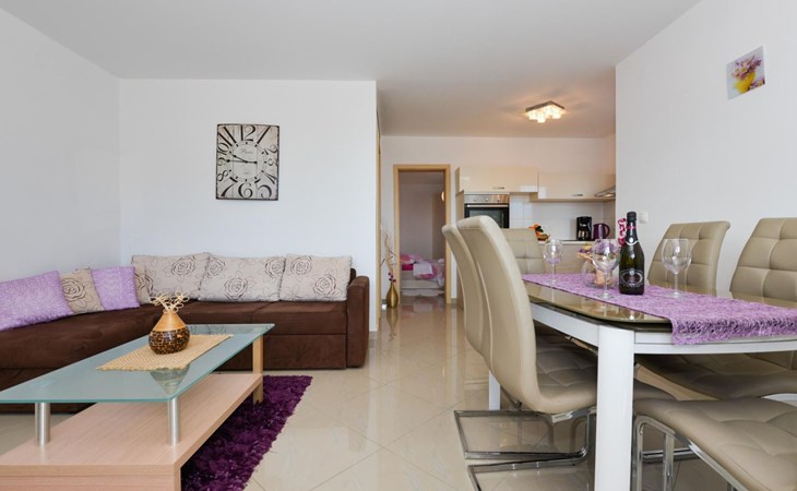 für fünf Personen im ersten Stock 1