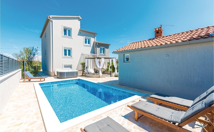 2 bedroom gorgeous home in Zadar 1